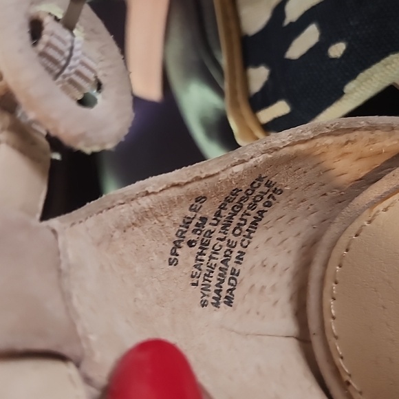 Steve Madden nude with studded pearls and diamonds - Picture 2 of 2